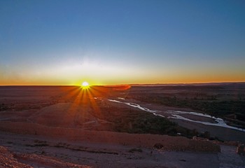 モロッコ・アイトベンハッドゥの夜明け