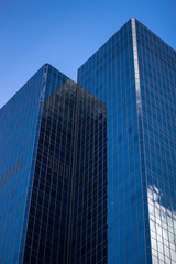 Fototapeta na wymiar Tall glass skyscraper downtown