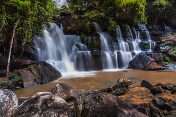 Fototapeta premium Tad-Pla-Kang waterfall, Beautiful waterfall in Chattrakan nationalpark Pitsanulok province, ThaiLand.