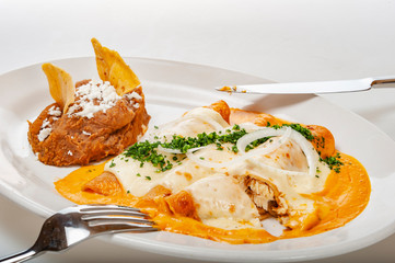 ENCHILADAS SUIZAS CON POLLO GRATINADAS