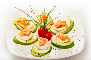 SALMÓN CANAPÉ CON AGUACATE