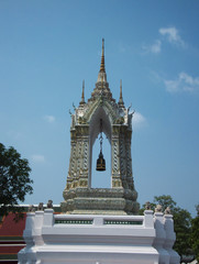Wat Phra Chetuphon(Wat Pho), is located behind the splendid Temple of the Emerald Buddha. 