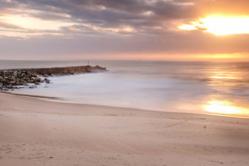 Fototapeta premium Stunning view of the sunset by the beach