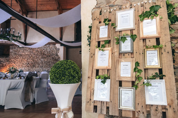 Wedding room decoration with wood and vintage look