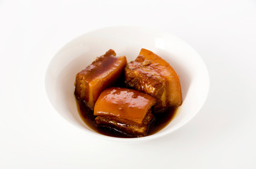 沖縄の郷土料理　ラフテー（豚肉の角煮）