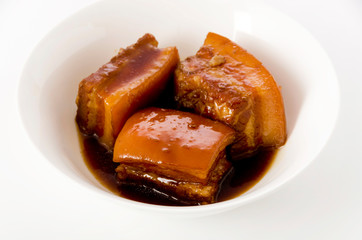 沖縄の郷土料理　ラフテー（豚肉の角煮）