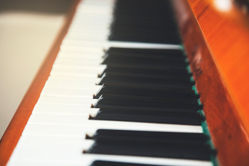 The keys of the dusty piano