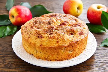 apple pie with vanilla cream.