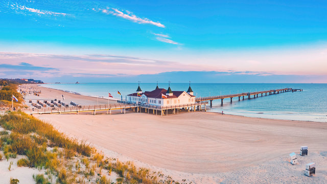 Strand von Ahlbeck mit Seebr&uuml;cke