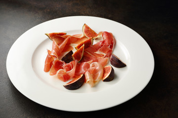 Hamon with fruits on plate
