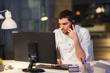 Obraz premium business, overwork, deadline and people concept - businessman with computer calling on smartphone at night office
