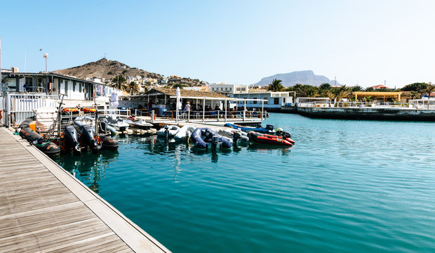 Miindelo harbor with lots of dinghies