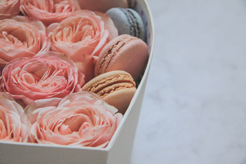 Rose gift box heart and macaroni