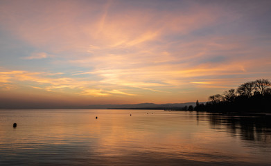 Fototapeta na wymiar Sunset. Peaceful. Colorful. Leman. Lake. Water. Sky