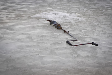 Retro ice drilling tool.