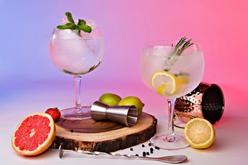 gin and tonic cocktail, glass