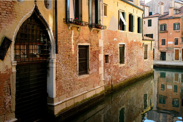 Fototapeta na wymiar Channel in Venice