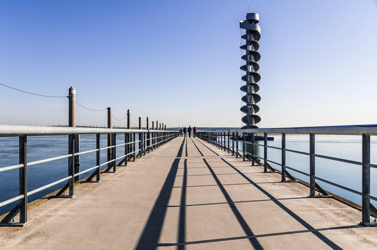 Bitterfeld Goitzsche mit Pegelturm
