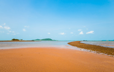 Comfortable day with beautiful sea.40