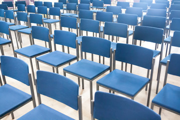 Obraz premium Rows of blue chairs in office meeting room.
