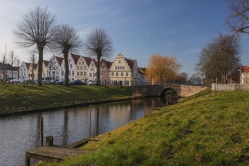 Obraz premium historical Dutchman's town Friedrichstadt with its beautiful old gable houses and small canals
