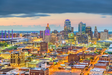 Fototapeta na wymiar Kansas City, Missouri, USA downtown cityscape at twilight