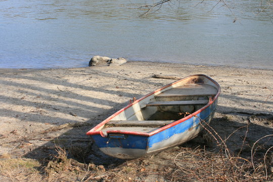 Ruderboot am Rhein