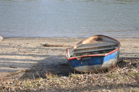 Ruderboot am Rhein