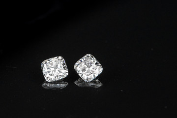cushion diamonds on black reflection background