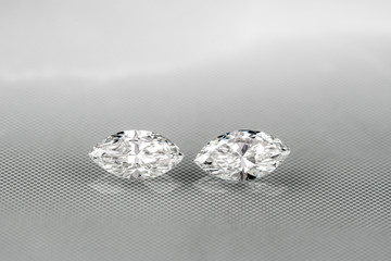 Marquise diamonds on reflection platform