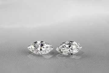 Marquise diamonds on reflection platform