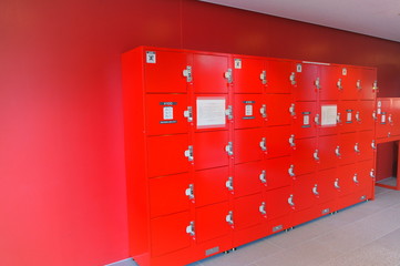 赤いロッカー