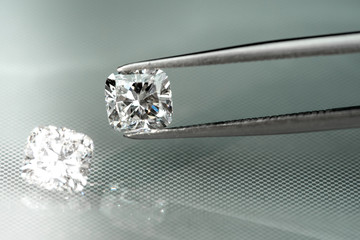 Cushion diamonds with tweezer