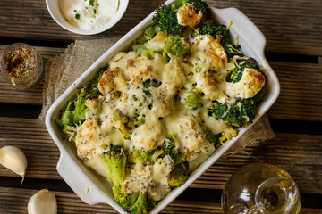 Baked gratin of cauliflower, broccoli and romanesco with cream and mustard sauce - 250082200