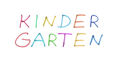 Kindergarten aus bunten handschriftlichen Buchstaben