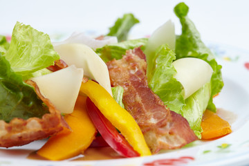 salad with bacon