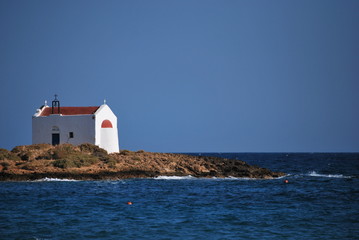 Fototapeta na wymiar Little church on island in Greece