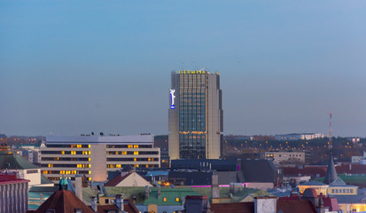 Naklejka premium city skyline tallinn estonia