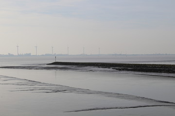 Fototapeta na wymiar The knock at Emden with running water - the Wadden Sea
