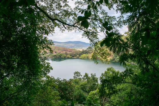 paisaje de laguna de tacambaro
