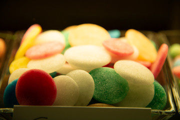 Sweetened Ginevrine candies. A rainbow of bright and intense colors for these hand-washed sugar discs, as tradition dictates.