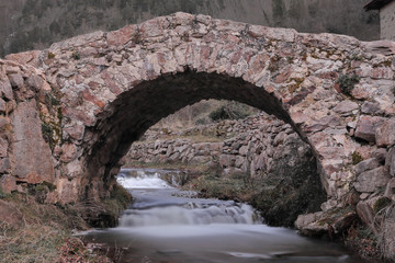 MEDIEVAL BRIDGE WITH ROUND ARCH OF THE 16TH CENTURY ON THE CREEK OF THE VILLAGE