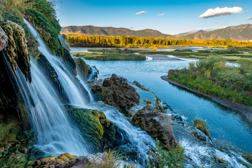 Small water fall flows into the Snake River in Idaho - obrazy, fototapety, plakaty