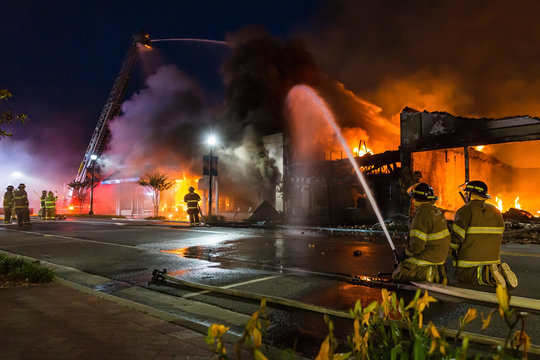Firemen fight fire in downtown businesses