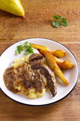Beef liver with pears and mashed potato
