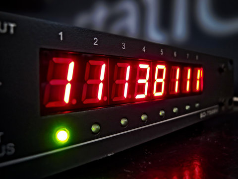 LCD Anzeige mit roten Ziffern