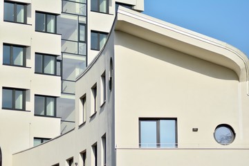 Fototapeta na wymiar Modern white building with balcony on a blue sky