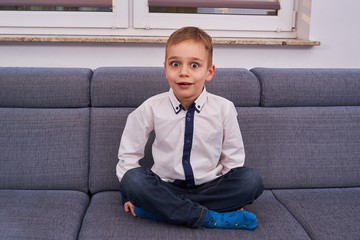 zdziwiony chłopiec © ftomasz