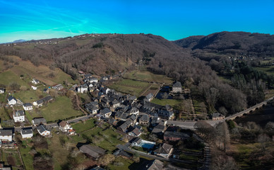 Fototapeta na wymiar Le Saillant (Corrèze - France) - Vue aérienne des gorges de la Vézère