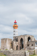 Phare Saint-Mathieu et ancienne abbaye &agrave; la pointe Saint-Mathieu